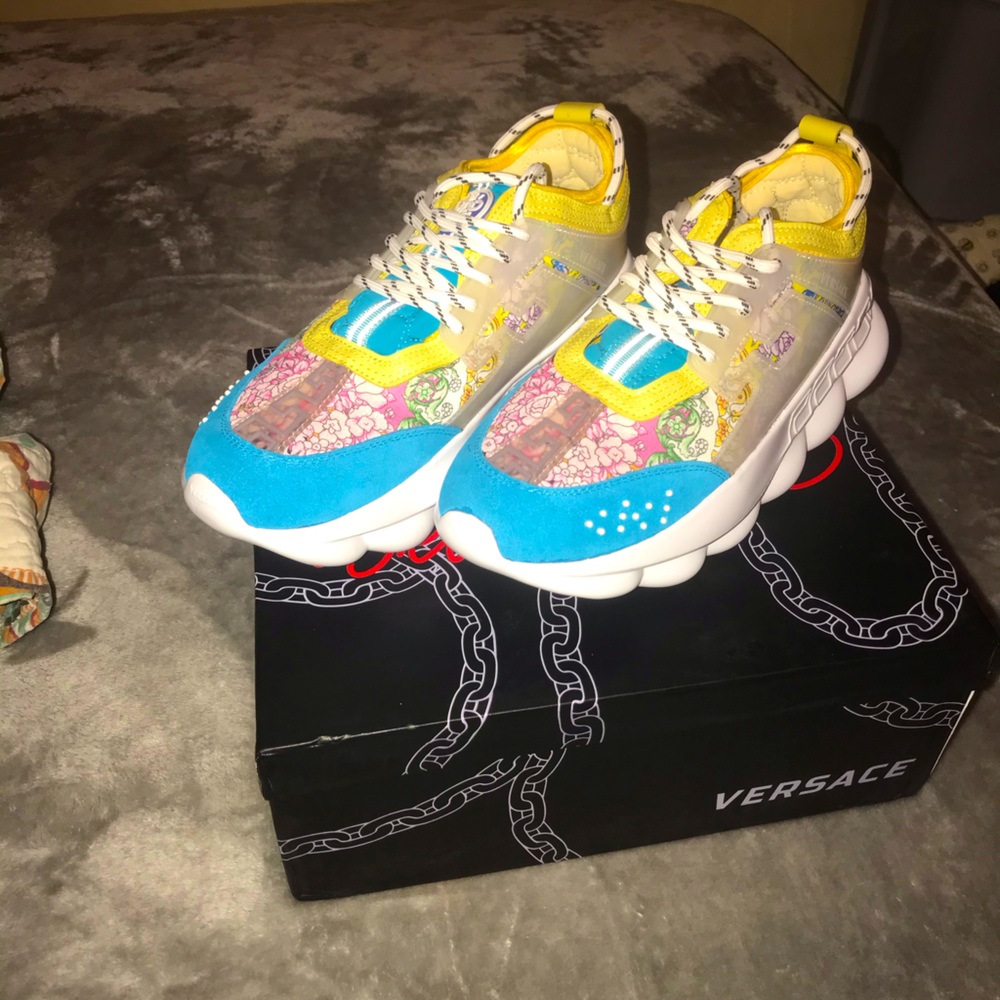 Versace chain reaction